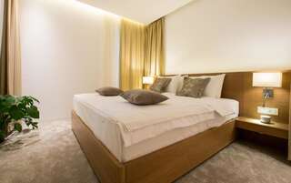Отель Hotel Harmonia by Dukley Будва Номер с кроватью размера «queen-size» и балконом-3